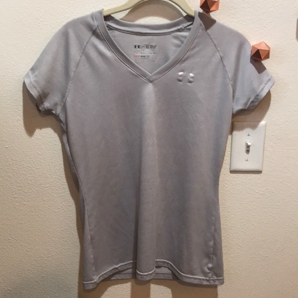 Underarmour semi fitted v neck shirt